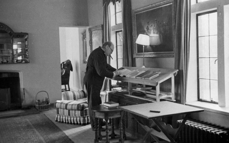 churchill standing desk