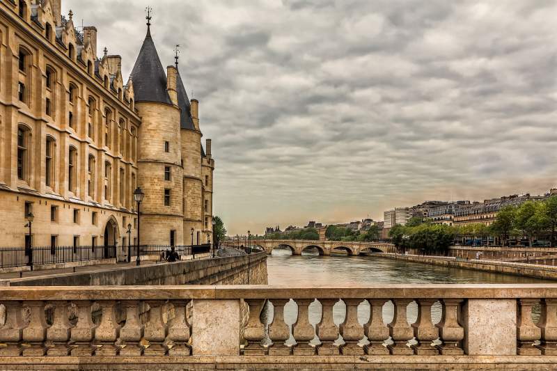 learning french in paris