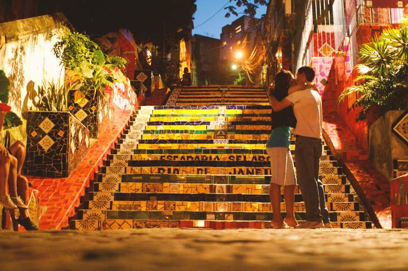 couple kissing at bottom of staris in Rio