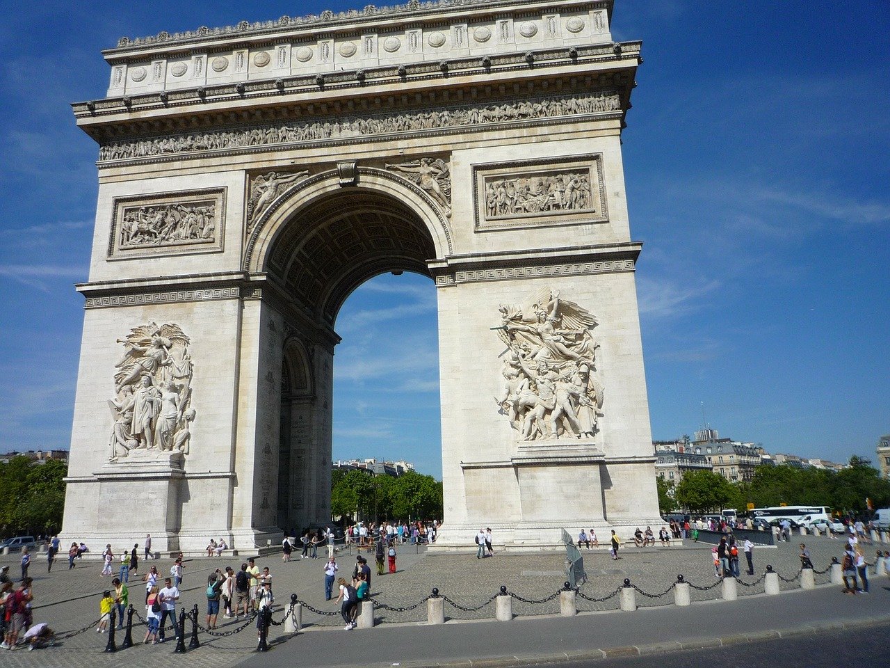 French verb etre essential