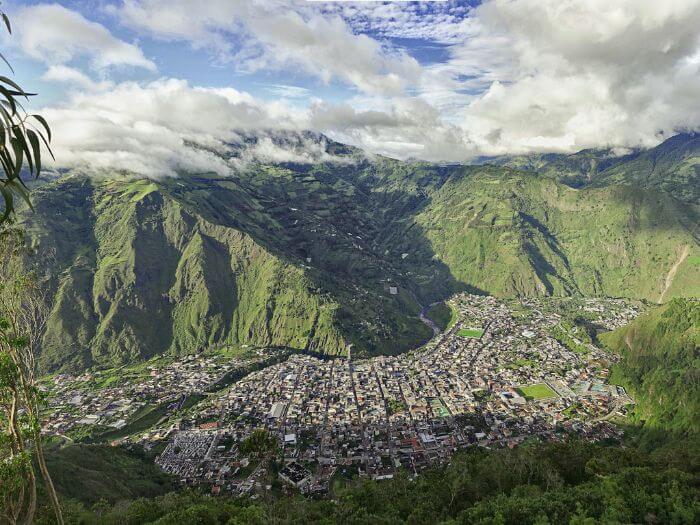 ecuadorian mountains speak spanish