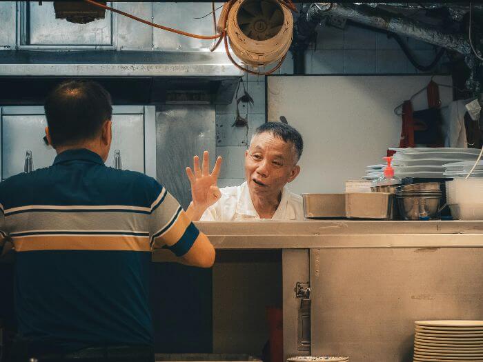 how many tones does cantonese have